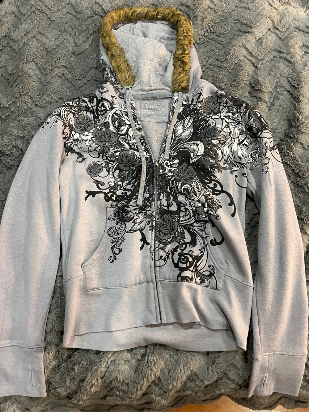 SWS y2k Light Gray Zip-Up Hoodie with Black Floral Print and Faux-Fur Hood Trim